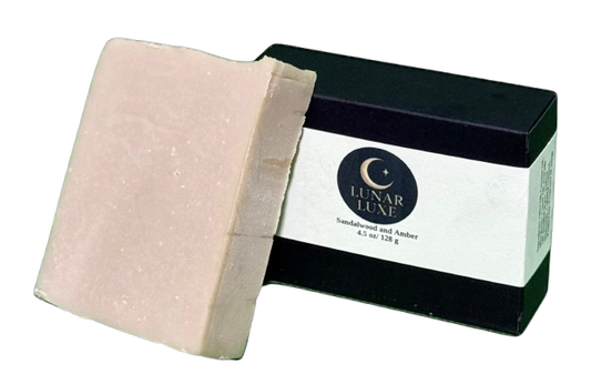 Sandalwood & Amber – Cozy, Smooth, and Timeless